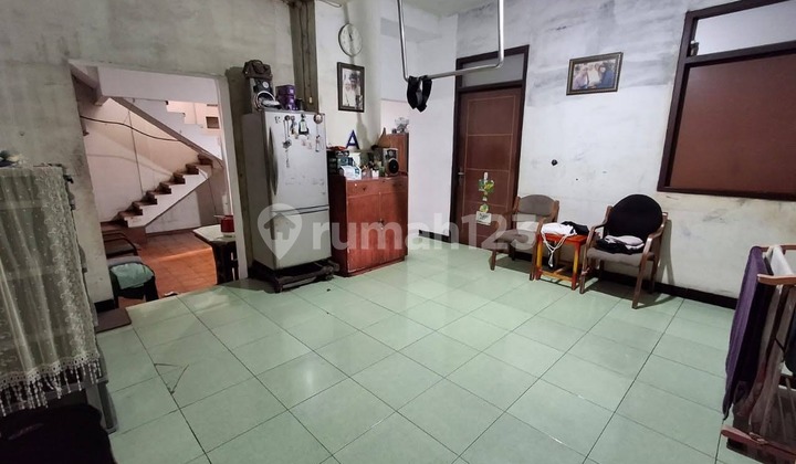 Old House in Sidosermo Requires Strategic Renovation Near Margorejo 2