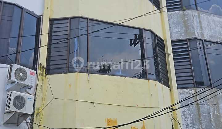 Strategic 4-Story Ruko in Dupak Near Demak Bubutan 1