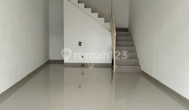 New 2-Story Shop House Strategically Located on Banyu Urip Main Road, Zero Distance, For Sale at Low Price of 1 Billion 2