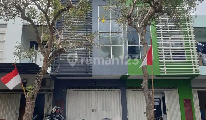 2-Story Commercial House in West Citraland Surabaya, Ready to Use, Strategic Location 2-Story Commercial House in West Citraland Surabaya, Ready to Use, Strategic Location