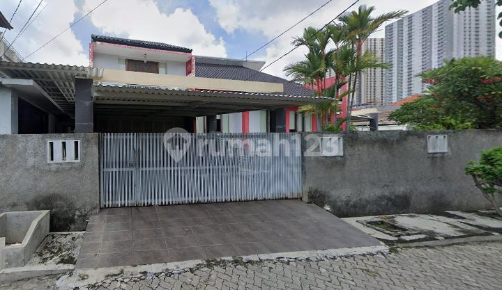 Comfortable Well-Maintained Residence in Villa Kalijudan Hook Near Kenjeran Raya
