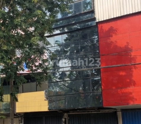 Ready-to-Use 4-Story Shophouse Strategic Near Manyar and Ngagel Main Roads 1