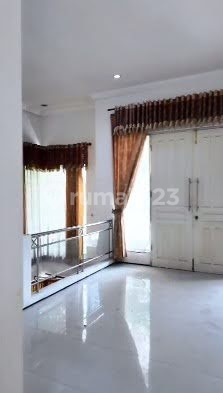 Sutorejo Prima Ready-to-Occupy HOOK with Wide Road Row, Strategically Located Near Mulyosari. 2