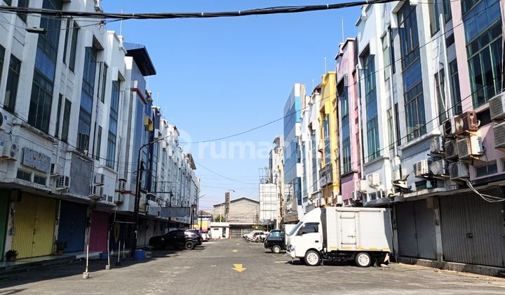 3-Story Shop House in City Center, Negotiable Price 2