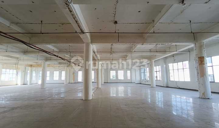 Suitable for Restaurants, Karaoke, Central City Location