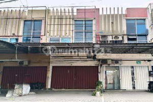 Two-Story Shop-House Ready for Occupancy in Woltermongisidi 1