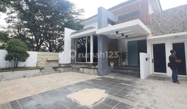 Rumah di Graha Padma Bagus jalan lebar parkir luas 2