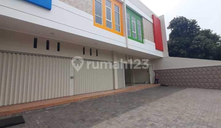 Ruko di Kyai Saleh Baru Pusat Kota Parkir Luas 1