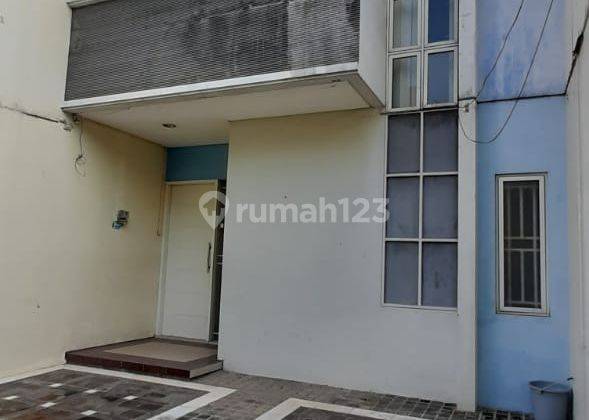 Rumah Pusat Kota di Erlangga 2 Lantai Lokasi Strategis 2