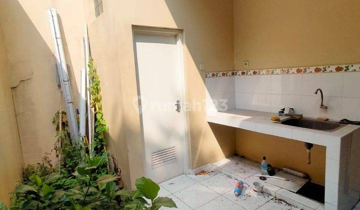 Ruko siap Pakai di daerah Tembalang Parkir Luas