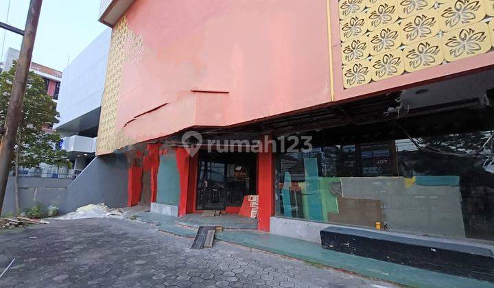 Gedung 3 Lantai Pusat Kota Bebas Banjir