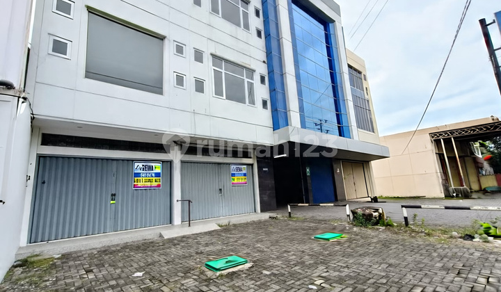 3-Story Strategic Shop House in Majapahit Ready to Occupy 2