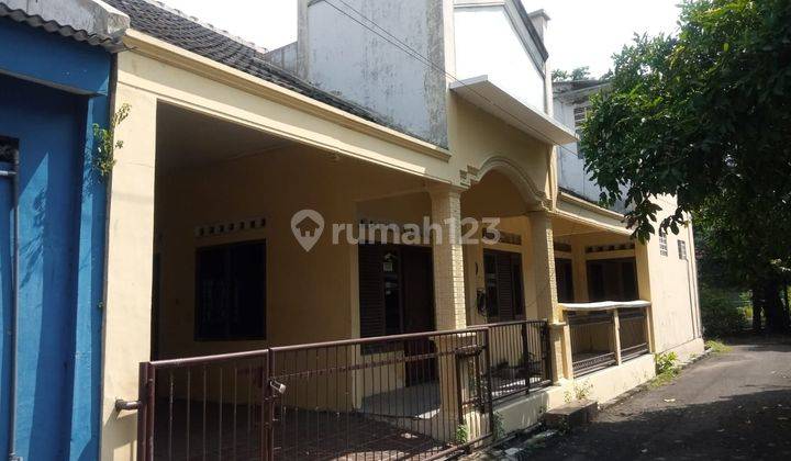 Rumah Di Tengah Kota Semarang Dengan Banyak Kamar 1