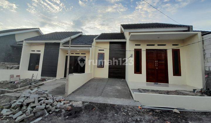 Rumah Bangetayu hanya 200 meter dari jalan raya utama 2