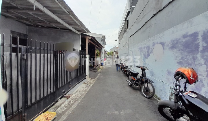 Rumah Lamper Tengah hanya 30 meter dari jalan Raya utama 2