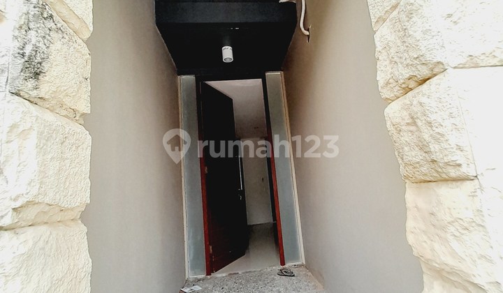 Rumah Citra Grand ada View cantik pintu masuk perumahan 4