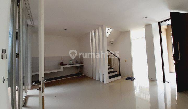 Rumah Citra Grand ada View cantik pintu masuk perumahan 6