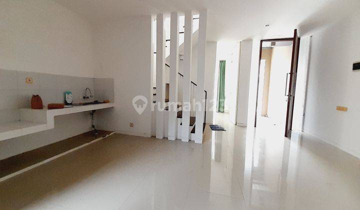 Rumah Citra Grand ada View cantik pintu masuk perumahan 7