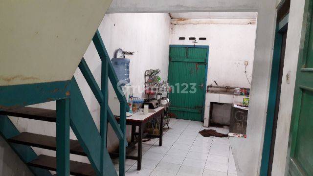 Rumah di Jl hos cokroaminoto 2 Lantai Butuh Renovasi 2