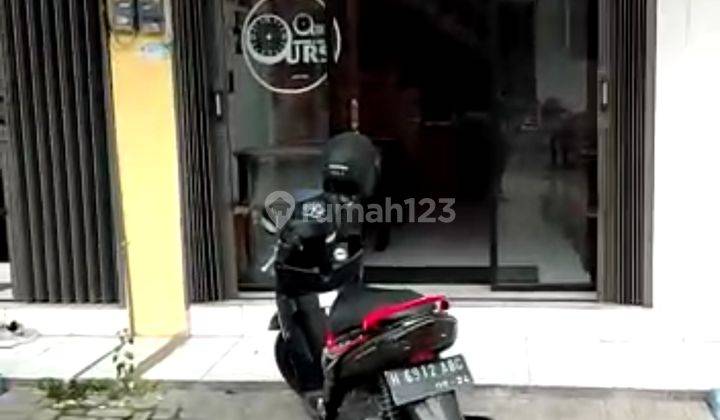 Ruko kecil 2 lantai 3x9m, siap pakai untuk cafe atau resto , dekat sekolahan, akses jalan luas, ramai. 4