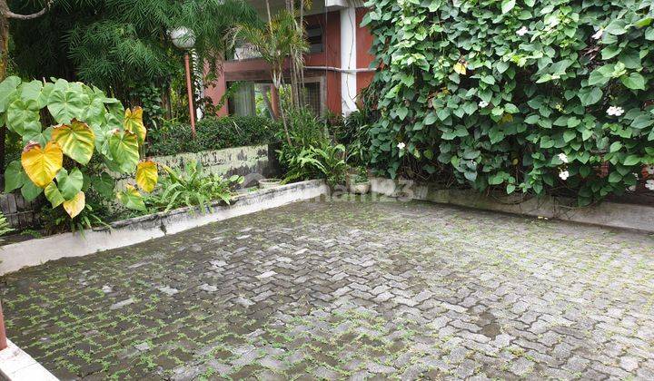 Rumah Mewah dengan kolam renang di Semarang Atas 2