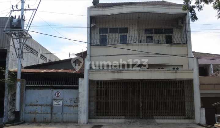 Quick Sale of a Large Shop House in Central Semarang 1