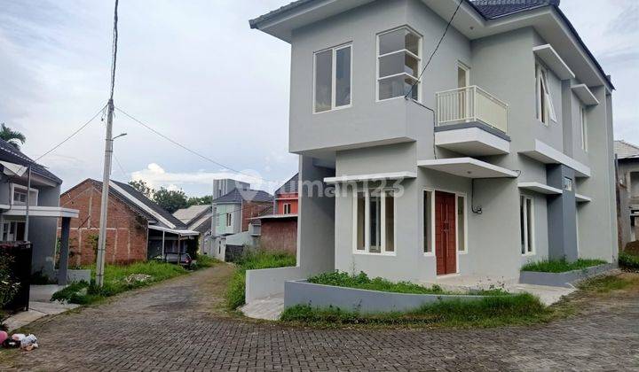Kos 8 Kamar Lokasi Strategis Malang Belakang Kampus Umm