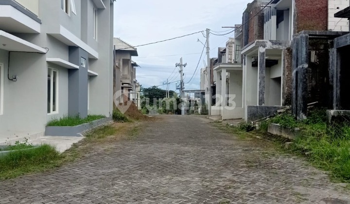 Kos 8 Kamar Lokasi Strategis Malang Belakang Kampus Umm