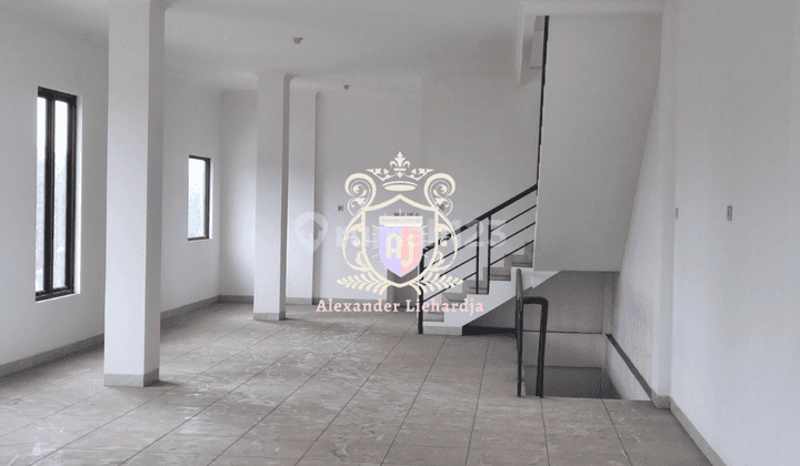 Ruko Disewa Cantik Baru Pinggir Jalan Siap Pakai Lokasi Bagus 4