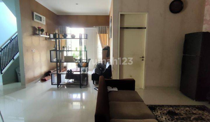 Rumah di Sektor 1C
Hoek dijual Furnished siap huni fralj 1