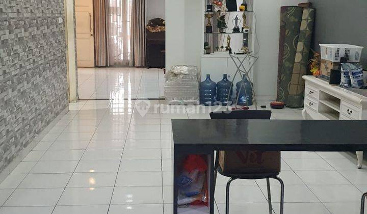 Rumah di Jln Michelia 2 Lantai 2