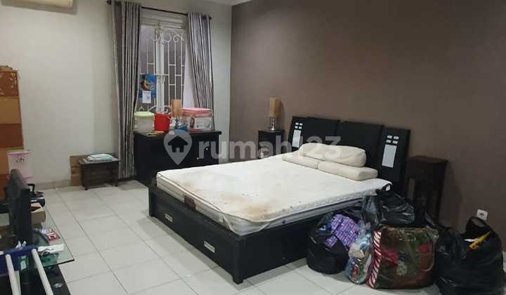Rumah di Jln Michelia 2 Lantai 7