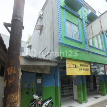 ...... Lowest Price ..... 4-Storey Shop House for Sale via State Auction in Cash at Jl. Raya Pondok Gede Blok A4, Pondok Gede, Bekasi 2