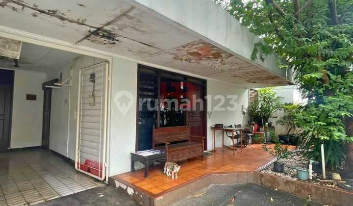 Old House with Land Measurement in Panglima Polim, Price Negotiable