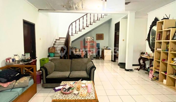 Old House with Land Measurement in Panglima Polim, Price Negotiable