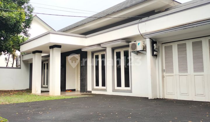 Dijual Cepat Rumah Lama Terawat Ada Kolam Renang di Kemang