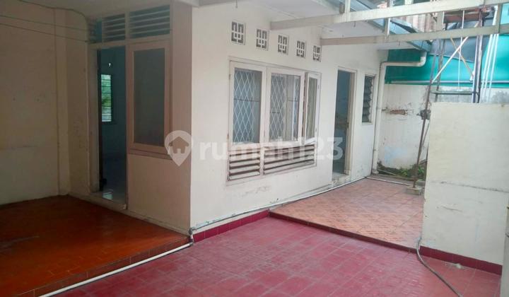 House for Sale at a Rare Low Price in Kebayoran Baru 2