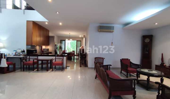 Rumah Tengah Kota, Di Taman Ade Irma Suryani, Semarang 2