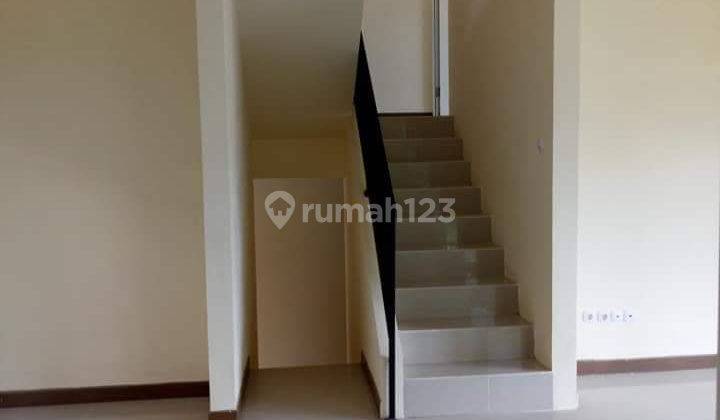 Rumah Pojok dekat Bintaro dan stasiun kereta 2