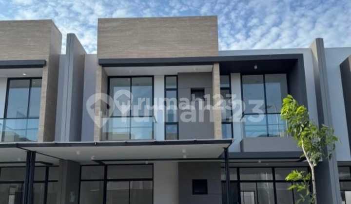 Murah Rumah 10x20 Brand New Villa Pasir Putih Pantai Indah Kapuk 2, Jakarta Utara