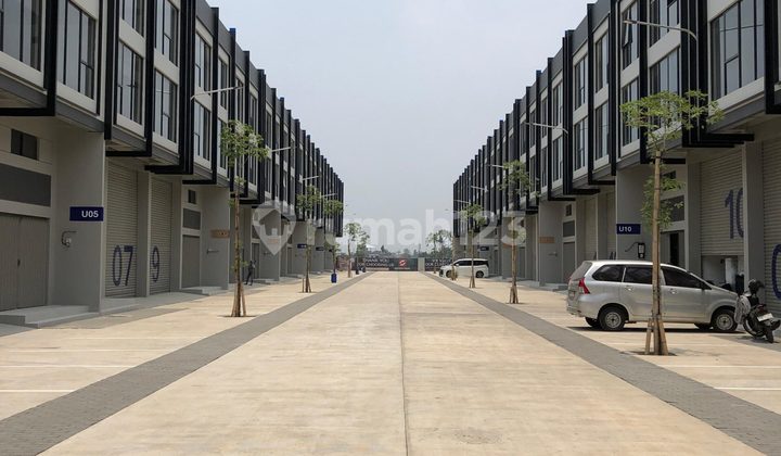 Duta Indah Starhub Warehouse Brand new 9x31.5 Duta Indah Starhub Warehouse Brand new 9x31.5