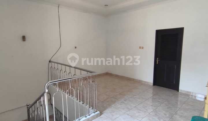 Bebas Banjir Rumah 2 Lantai Depan Taman di Kosambi Baru Dekat Palem Jakarta Barat 2