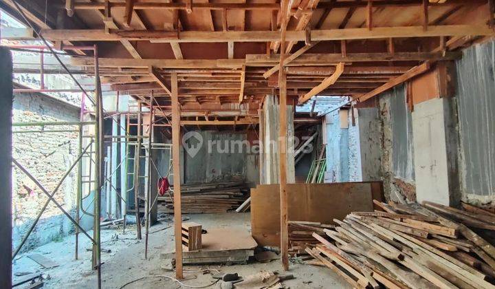 Rumah Bangunan Hitam 4 Lantai SHM di Pluit, Jakarta Utara 1