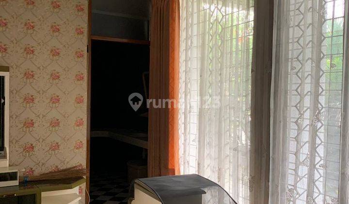 Rumah Pusat Kota Dekat Jalan Tidar, Strategis 2 Lantai  4