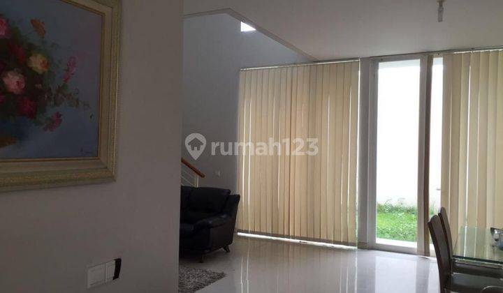 Rumah Pakuwon Indah Granada Dekat Dengan Club House Semi Furnish 2