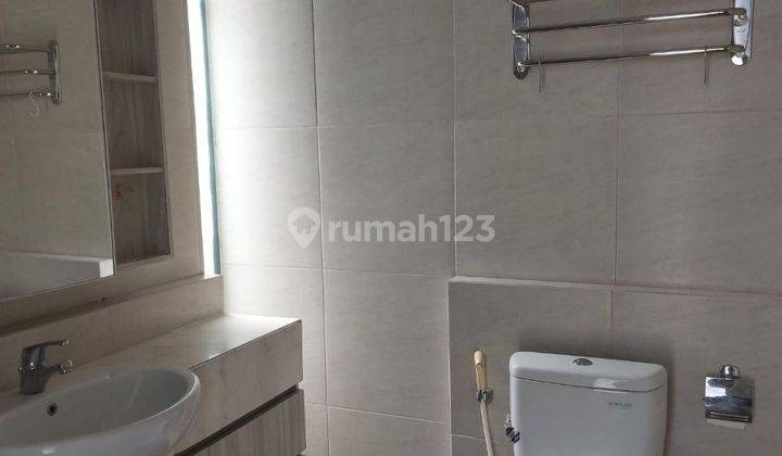 Rumah Astoria Park Babatan Pantai Semi Furnished Hadap Taman 2