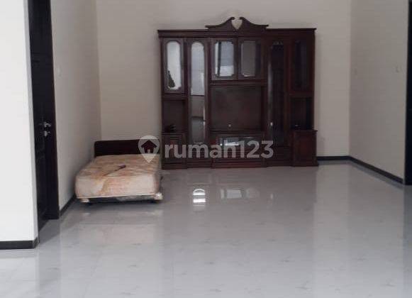 Rumah Semi Furnish Strategis Jalan Jemursari 18