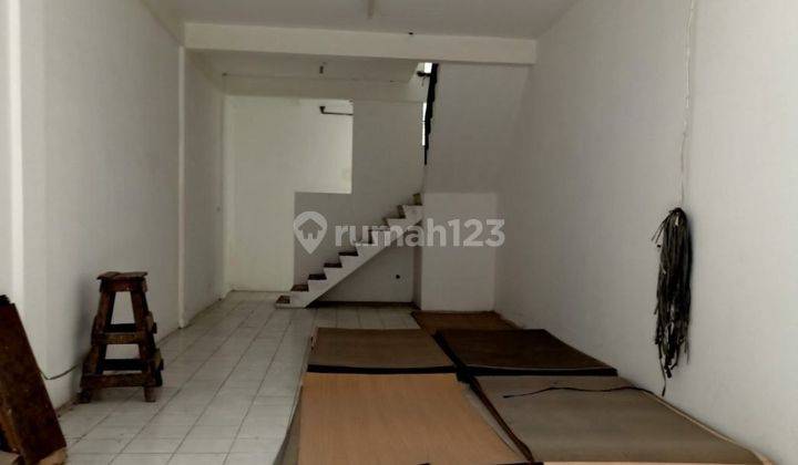 Disewakan Ruko 3 Lantai  1