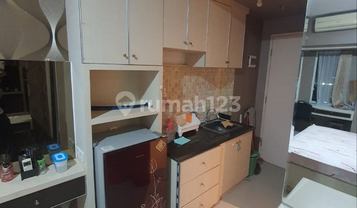 Orchard Studio Apartment, 15th Floor, Furnished, No Stove 2