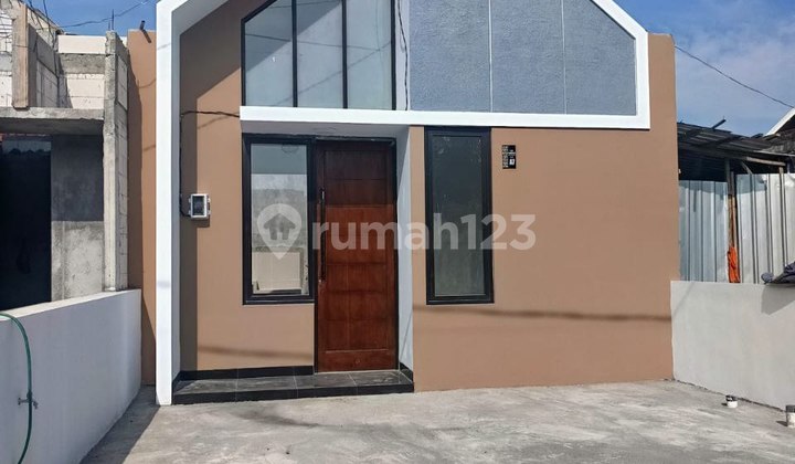Modern Minimalist House in Taman Sidoarjo, Strategically Located